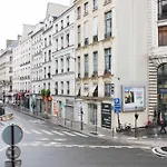 Bright Stay In The Heart Of Paris For 4 People